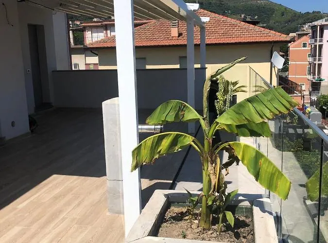 Con Ampio Terrazzo Attrezzato Anche Con Angolo Cottura Appartement Spotorno