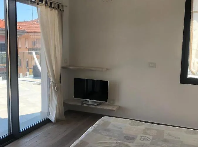 Con Ampio Terrazzo Attrezzato Anche Con Angolo Cottura Appartement