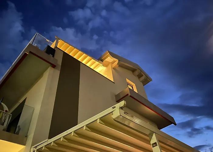 Appartement Con Ampio Terrazzo Attrezzato Anche Con Angolo Cottura