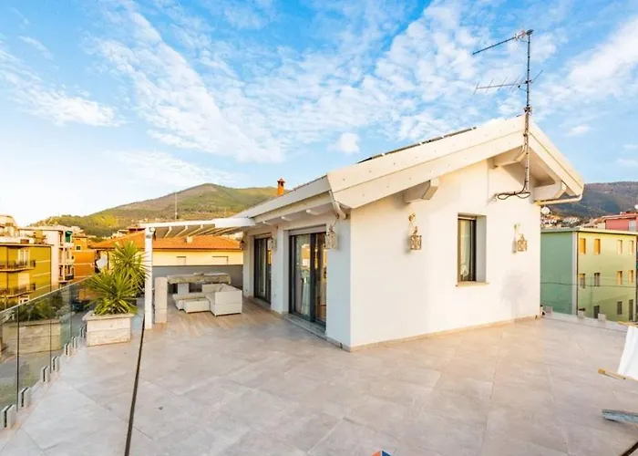 Con Ampio Terrazzo Attrezzato Anche Con Angolo Cottura Appartement